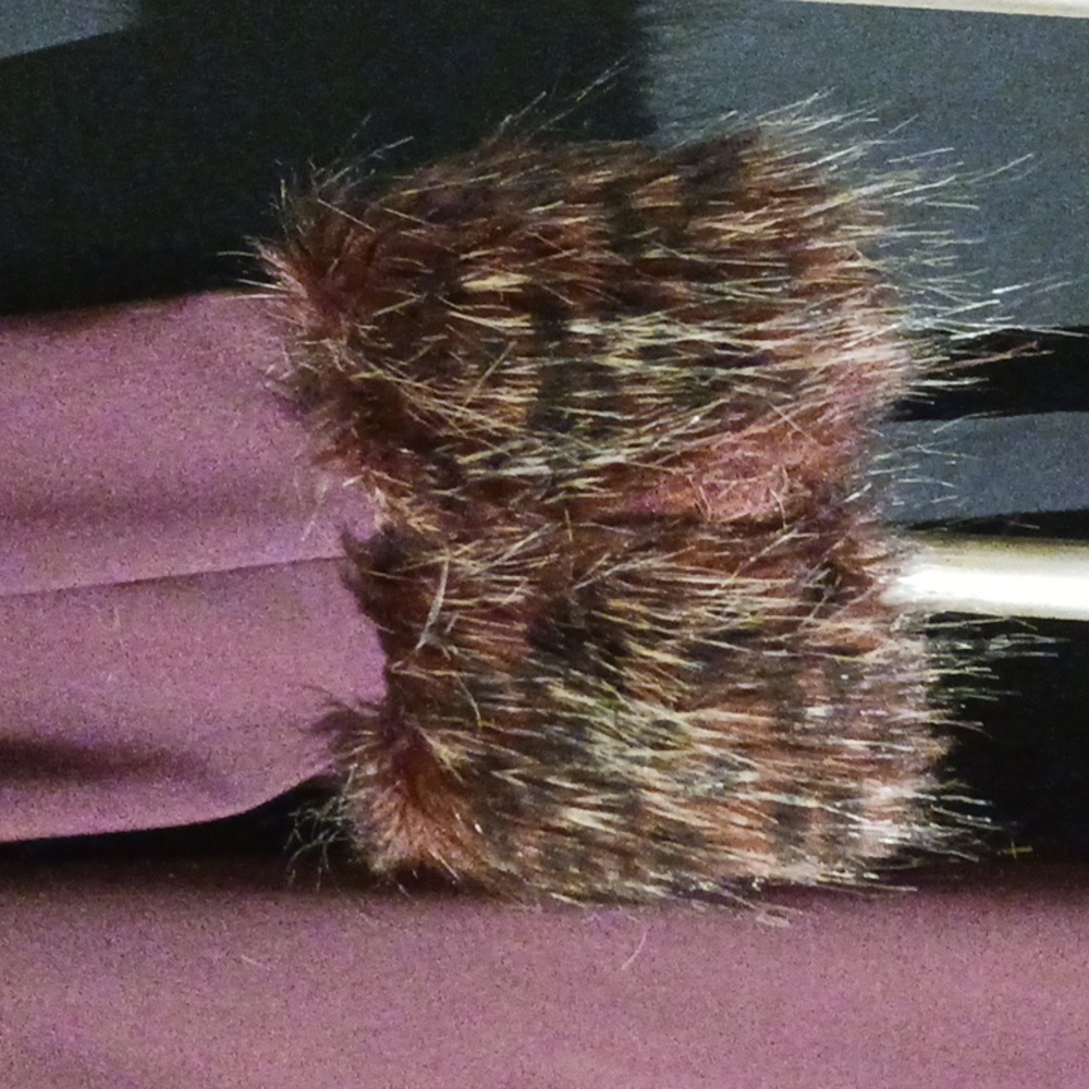 Anna Huling, knee-length maroon overcoat with faux fur lapels and sleeve cuffs - Picture 5 of 15
